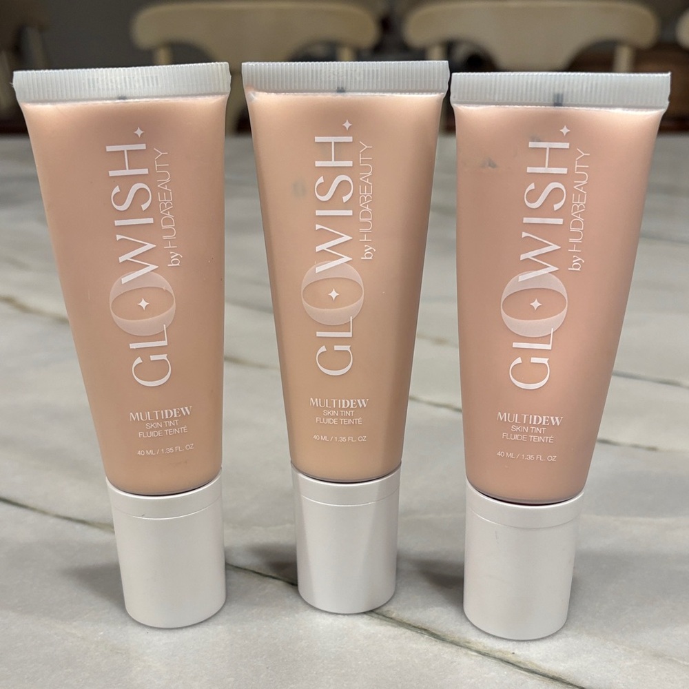 HUDA BEAUTY GloWish Multidew Skin Tint Trio in 01 Fair firm